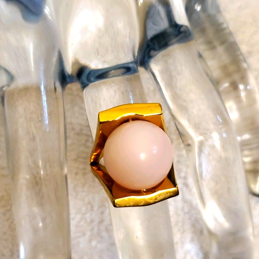 Beautiful  sphere gold tone ring
